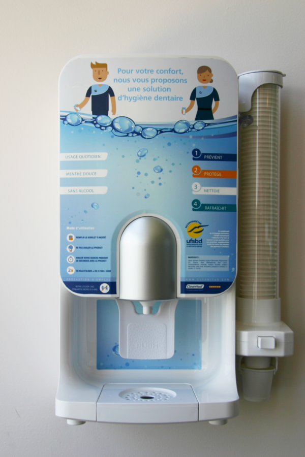 Cleanitude : un distributeur de bain de bouche dans les toilettes