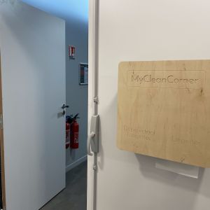 Distributeur de lingettes désinfectantes - CleanCorner - Cleanitud - hygiène au travail